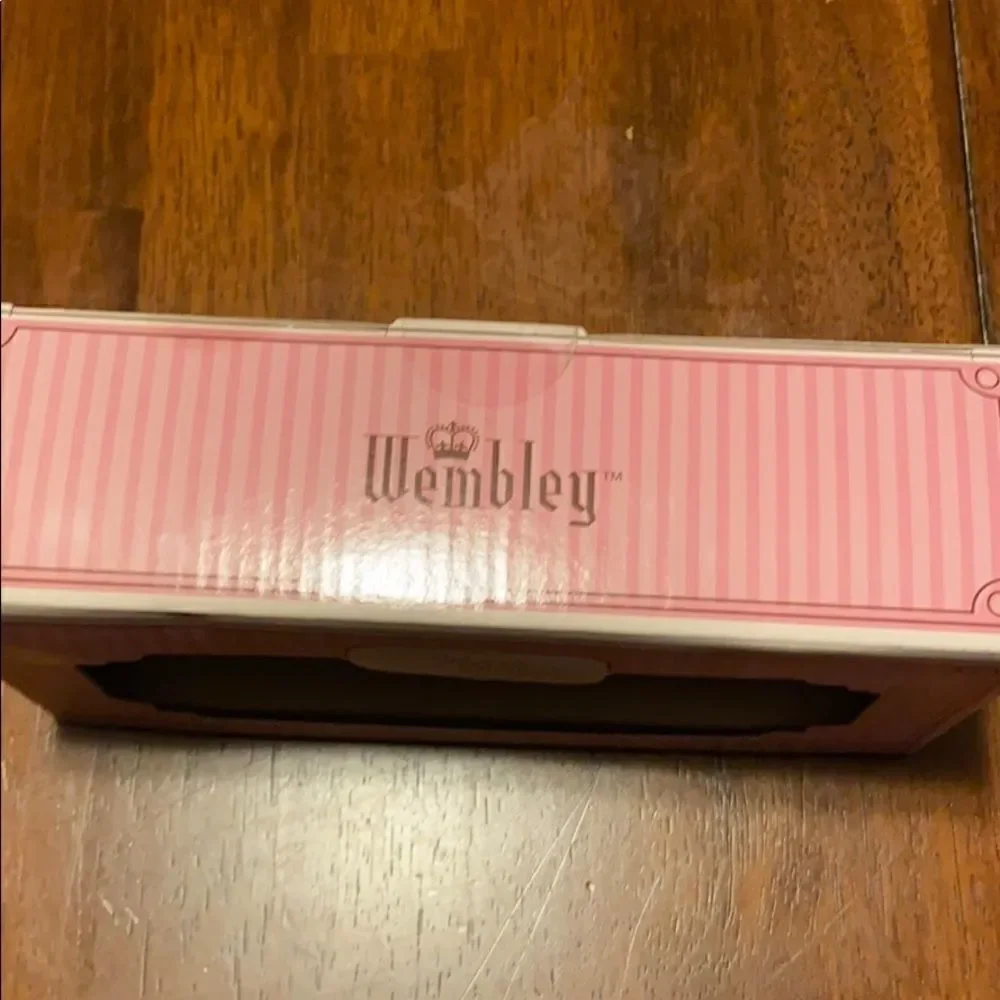 𝅺WEMBLY Shot Glasses